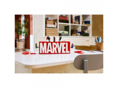 Logo MARVEL a minifigúrky 76313 LEGO