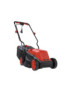 Ľahká a kompaktná elektrická kosačka na trávu, ktorá je ideálna na menšie a komplikované trávnaté plochy. Silný elektromotor s výkonom 1300 W a zberný kôš na trávu s objemom 28 litrov umožňujú jednoduchú a efektívnu prácu. Kosačka zaujme najmä nízkou hmotnosťou a kompaktnou konštrukciou.