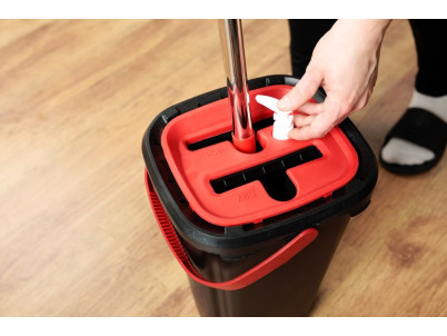 Súprava upratovacia mop QuickShine MagicHome, plochý, s 8 lit. žmýkacím vedrom, na podlahy Súprava upratovacia mop QuickShine MagicHome, plochý, s 8 lit. žmýkacím vedrom, na podlahy