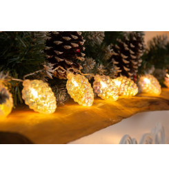 Reťaz MagicHome Vianoce Pine, 10x LED teplá biela, so šiškami, 2xAA, jednoduché svietenie, osvetlenie, L-1,35 m