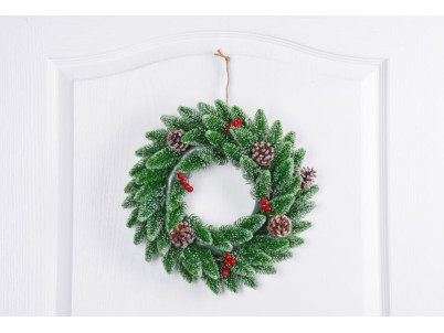 Veniec MagicHome Vianoce, s bobuľkami, prírodný, zasnežený, 33 cm Veniec MagicHome Vianoce, s bobuľkami, prírodný, zasnežený, 33 cm