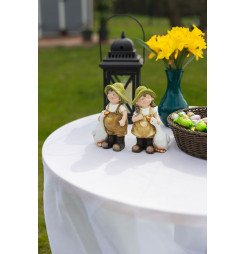 Dekorácia MagicHome, Dievčatko s húskou v hnedom oblečení, keramika, 6,5x12,5x19 cm