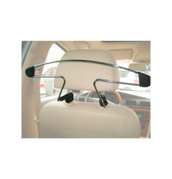 Vešiak na oblečenie do auta