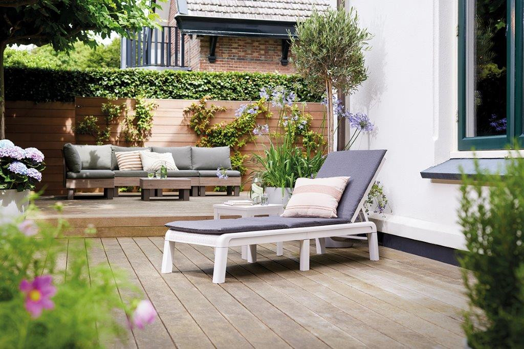 Lehátko Keter Mallorca biele s polstrom